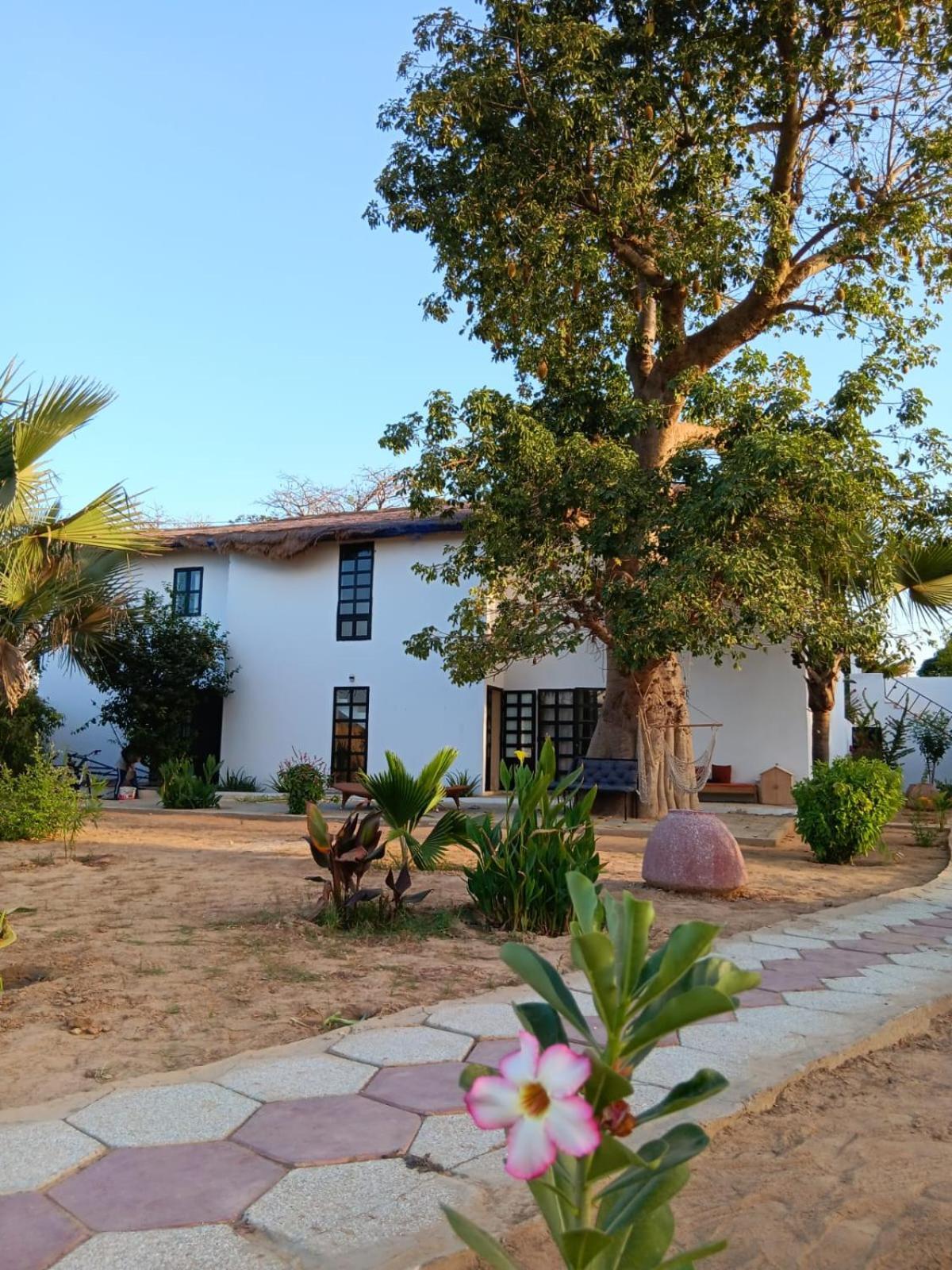La Fandenoise Bed & Breakfast Thies Dış mekan fotoğraf
